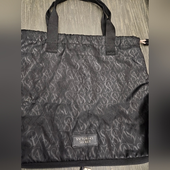 Victoria's Secret Overnight Travel Packable Tote Bag Purse Black Pink Lightweigh - Picture 2 of 7